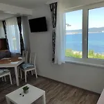 Teddy's Sea View 公寓 内塞伯尔