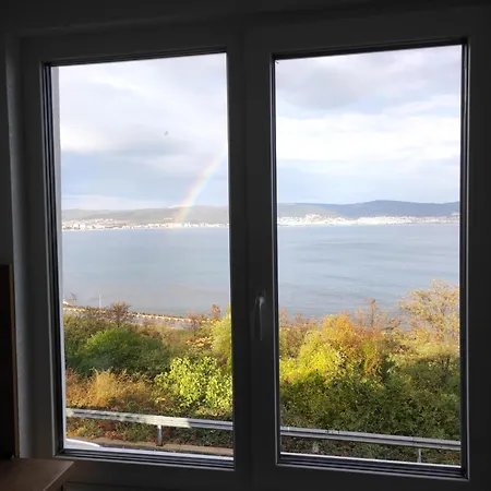 아파트 Teddy's Sea View 네세부르